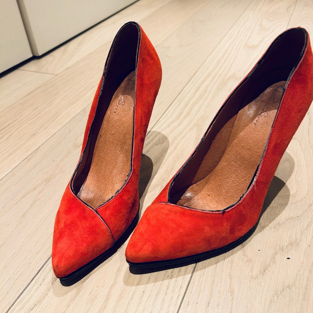 Red nubuck stiletto by Les Petites Size 7